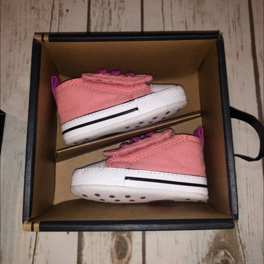 Converse chuck Taylor all star crib shoes
